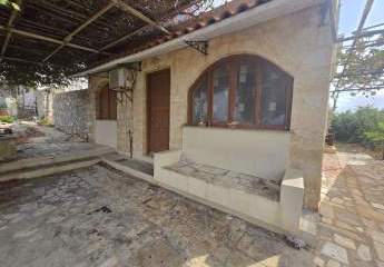 Kreta, Rethymno: Einfamilienhaus zum Verkauf unter dem Schloss von Fortezza