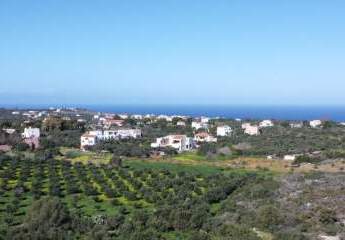 Kreta, Kampani: Ruhiges Grundstück in Akrotiri mit Bergblick zu verkaufen