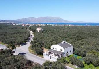 Kreta, Drapanias: Neubauhaus inmitten von Olivenhainen in Strandnähe zu verkaufen