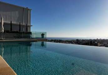 Kreta, Kolymvari: Zweistöckige Villa mit Infinity-Pool und Meerblick zu verkaufen