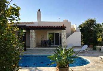 Kreta, Loutra: Charmante Villa mit privatem Pool und angelegtem Garten zu verkaufen