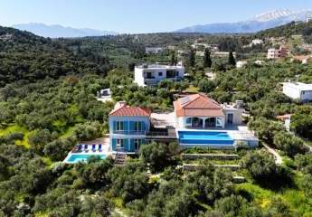 MIT VIDEO - Kreta, Tsivaras: Zwei Villen mit Meerblick, Pools, Außenküche und Mieteinnahmen