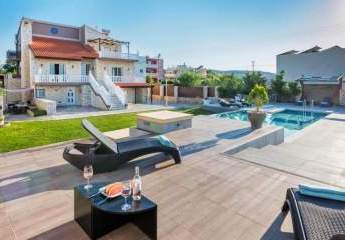 Kreta, Maleme: Elegante Villa in Strandnähe mit Panoramablick aufs Meer zu verkaufen