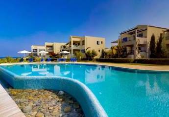 Kreta, Pirgos Psilonerou: Schönes Haus in toller Anlage in Strandlage zu verkaufen