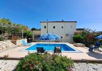 MIT VIDEO: Kreta, Plaka Chania : Charmante Maisonette mit zwei Schlafzimmern, Gemeinschaftspool und Bergblick