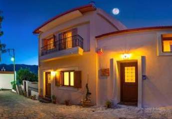 MIT VIDEO! Kreta, Limne: Renoviertes Haus mit Bergblick, Garten und Innenhof zu verkaufen
