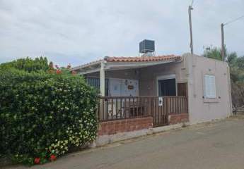 Kreta, Ag. Varvara: Bungalow mit großem Olivenhain in der Nähe eines Sandstrandes zu verkaufen