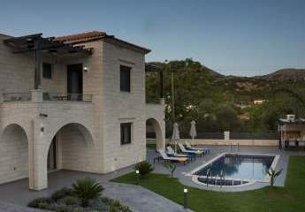 Kreta, Almyrida: Stilvolle Villa mit Pool und weitem Ausblick zu verkaufen