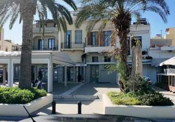 Kreta, Rethymno: Zweistöckiges Strandhaus in der Altstadt zu verkaufen