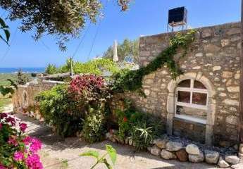 MIT VIDEO! Kreta, Milatos: Traditionelles Haus mit Innenhof zu verkaufen