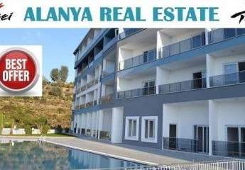 Havuzlu ve deniz manzaralı, tamamen eşyalı 2+1 daire
