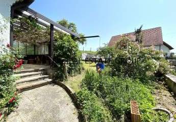 GROßZÜGIGES EINFAMILIENHAUS IN GRÜNER UND IDYLLISCHER LAGE