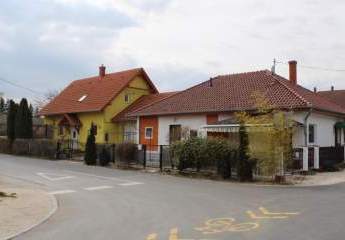 *** Einfamilienhaus plus 2 Apartments zur Vermietung - Nur ca. 150 m zum Balatonstrand ***