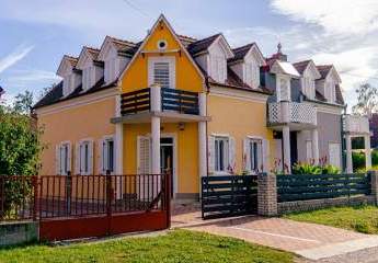 *** Schöne Doppelhaushälfte an der Südseite Balaton - Nur 50 m zum Strand ***