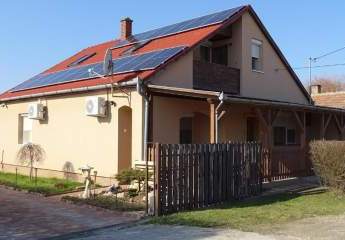 *** Einfamilienhaus (Energiesparhaus) mit Gästewohnung auf großem Grundstück ***