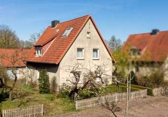 Eldingen - Einfamilienhaus im Dornröschenschlaf – mit großem Garten und Obstbäumen neu entdecken!