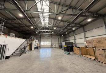 Neuwertige Lagerhalle mit Bürotrakt im Gewerbegebiet von Eutin zu verkaufen