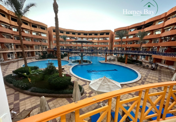 Oasis Resort: Luxusapartment mit Balkon und Poolsicht