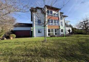 Sonnige 2,5 Zimmer Wohnung mit Gartenanteil und Garage