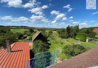 VORLAUF - 1 Familienhaus mit Potenzial und sehr großem Garten