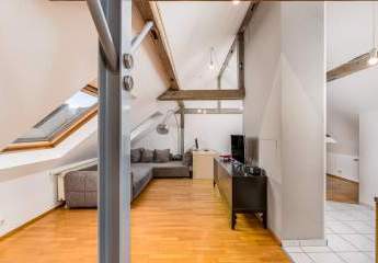 Offenes Wohnen im Kurpark – lichtdurchflutete  2,5-Zimmer-Dachwohnung mit Loftcharakter