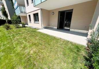 MIT GROSSER TERRASSE UND EIGENEM GARTEN