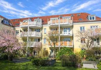 GEPFLEGTE 2-RAUM WOHNUNG MIT 2 BALKONEN UND TIEFGARAGENSTELLPLATZ