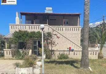 Kreta, Ag. Galini Ein schönes Anwesen mit einem Haus mit zwei Schlafzimmern und Studios direkt am Strand.