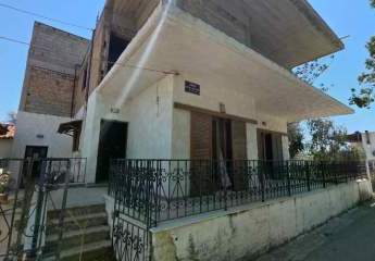 Großzügiges Zweifamilienhaus in Tympaki– Viel Raum und Potenzial in ruhiger Lage