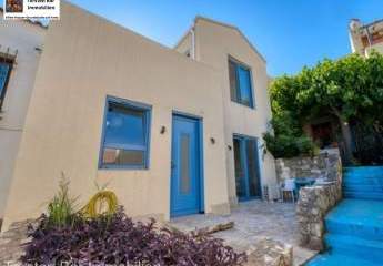 Kreta Kalyves Atemberaubende freistehende neoklassizistische Villa Direkt am Meer zu verkaufen.