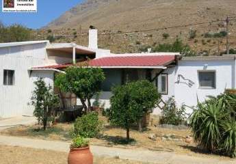 Kreta, Kria Vrisi Restauriertes Steinhaus mit  Garten