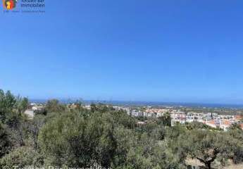 Kreta,  Hersonissos: Grundstück in privilegierter Lage, ruhig mit freien Blick auf das Meer und im Hindergrund auf die Berge.