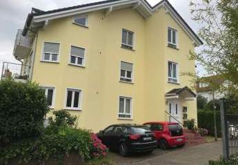 Sehr schöne wärme isolierte DG-Wohnung in einem sehr gepflegtem 3-Familienhaus ab 01.11.2023 direkt vom Eigentümer zu vermieten