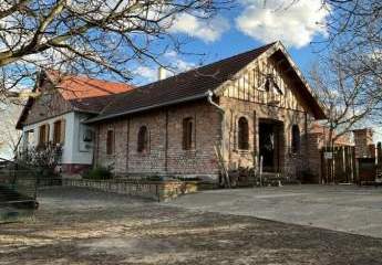 In Ungarn in Szolnok ein komplett Bauernhof mit Sonnenkollektor und 5,6 ha Land zu verkaufen