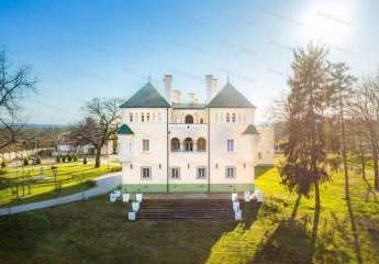 In Ungarn in Acsa 3133 m2 Schloss, Herrenschafthaus, Villa mit 58943 m2 Grundstück zu verkaufen