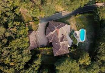 In Ungarn, im Komitat Nógrád, 300 m2 Luxus-Einfamilienhaus mit Pool 3000 m2 Grundstück und 1,7 ha Wald zum Verkauf