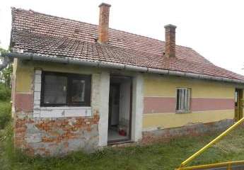 In Ungarn in Tömörkény ein 84 m2 renovierendes Bauernhaus mit 4 ha Land ist zu verkaufen