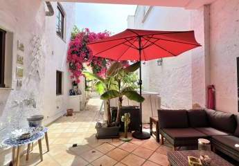 Charmantes, spanisches Stadthaus mit 4 Schlafzimmern und Patio!