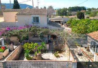 Rustikale Finca mit Brunnen, 6200m2 Land und nahe an Denia