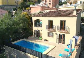 Eine super renovierte Villa mit 2 Wohnungen, top Ausstattung und einer herrlichen Aussicht.