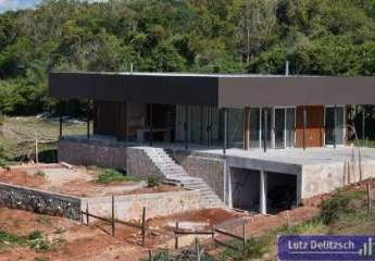 Moderne Neubau-Villa mit Pool in Independencia
