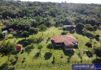 Haus mit großem Grundstück in Carapegua