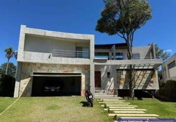 Neubau-Luxus-Villa mit Pool im Raum San Bernardino