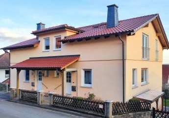 Rödental, 2 Fam.Hs. +Nebenhaus mit ELW