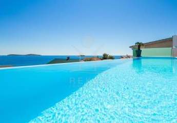 Traumhafte Villa in Kroatien mit Meerblick, Dachterrasse und Fitnessbereich