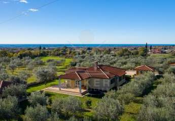 Vier Sterne: Luxuriöser Bungalow mit eigenem Gästehaus & Garten bei Pula