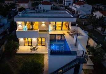 Diese Dachterrasse ist die neue Definition: Luxuriöse Villa mit Meerblick & stilvoller Ausstattung