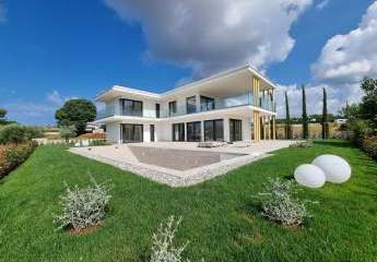 Neubau mit Stil: Villa bei Poreč mit 4 Suiten, Pool und Südwestgarten