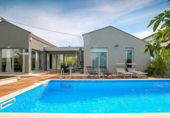 Jetzt investieren: Möblierter Bungalow mit Pool für 420.000 EUR