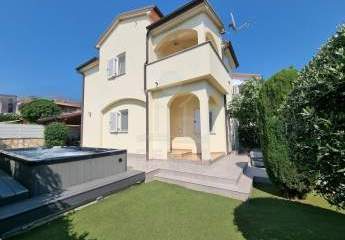 Gartenidylle in Vabriga: Olivenbaum, Privatsphäre & Erholung pur im großen Jacuzzi